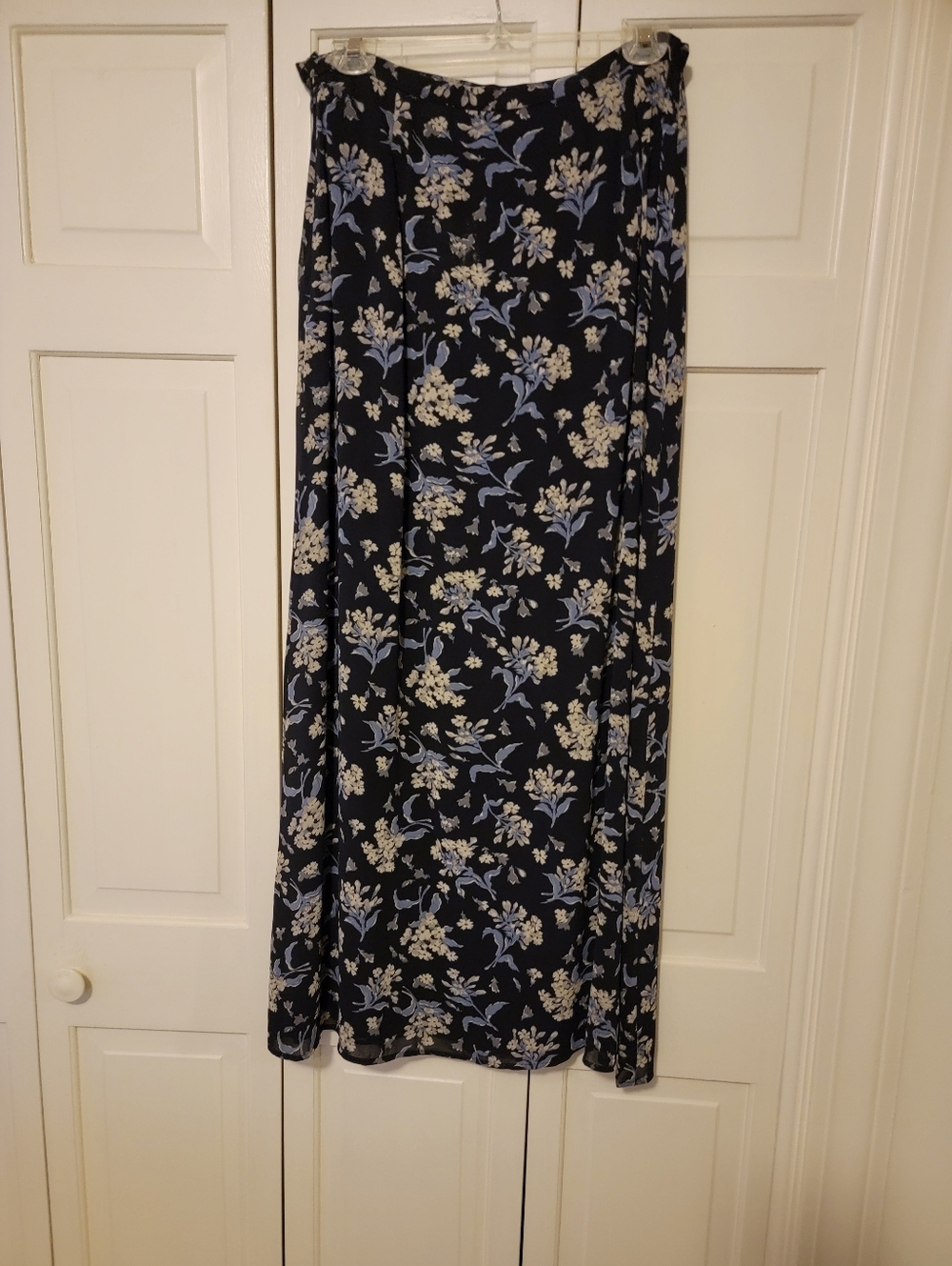 A K A Eddie Bauer Navy Floral Maxi Skirt with Blue and Cream Print Size 14 NWOT